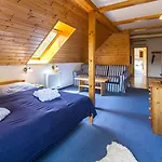 Apartahotel Apartmán-hotel Jítravský Dvorec 4*