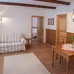 Apartahotel Apartmán-hotel Jítravský Dvorec 4*