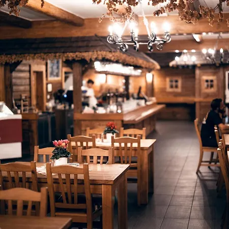 Apartahotel Apartmán-hotel Jítravský Dvorec 4*