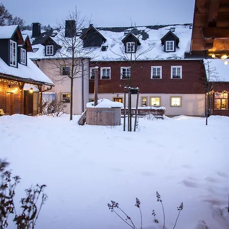 Apartmán-hotel Jítravský Dvorec 4*
