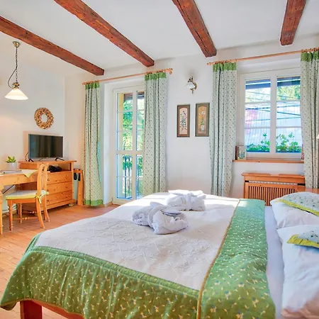 Apartmán-hotel Jítravský Dvorec 4*