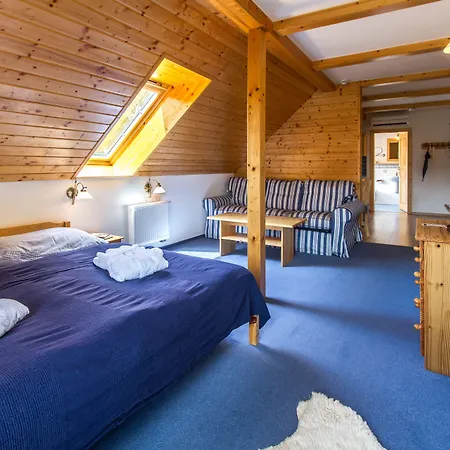 Aparthotel Apartmán-hotel Jítravský Dvorec 4*
